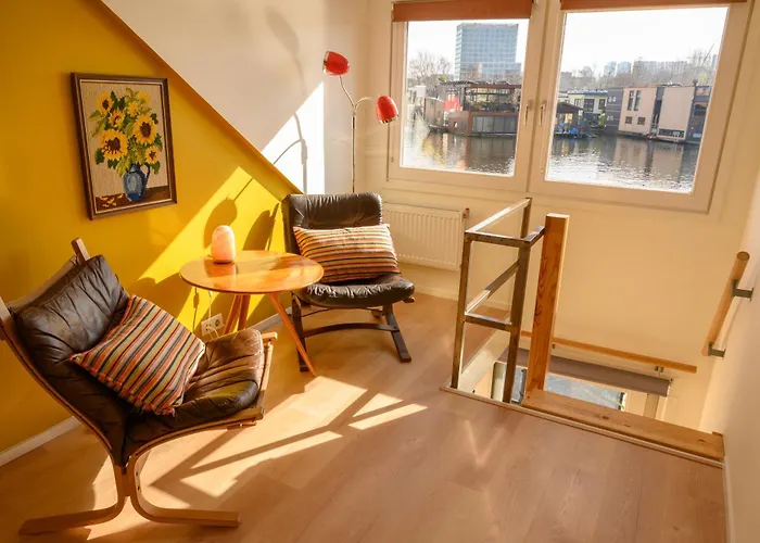 Houseboat Studio With Canalview And Free Bikes Amsterdam